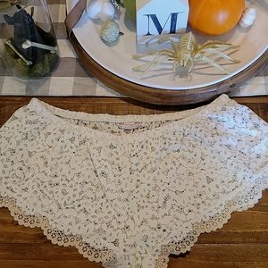 Victoria Secret White laced shorts with ivory scalloped trim-Large